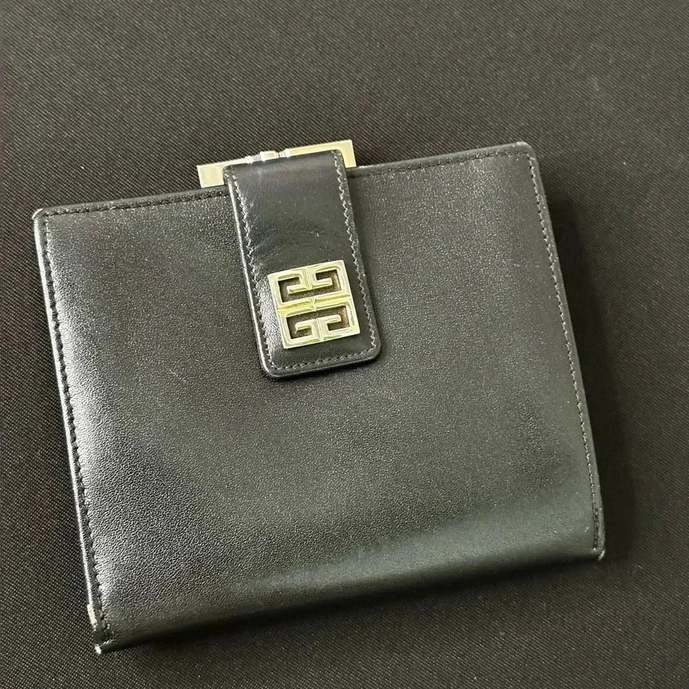 Givenchy Wallet Bundle‎ - Picture 2 of 16